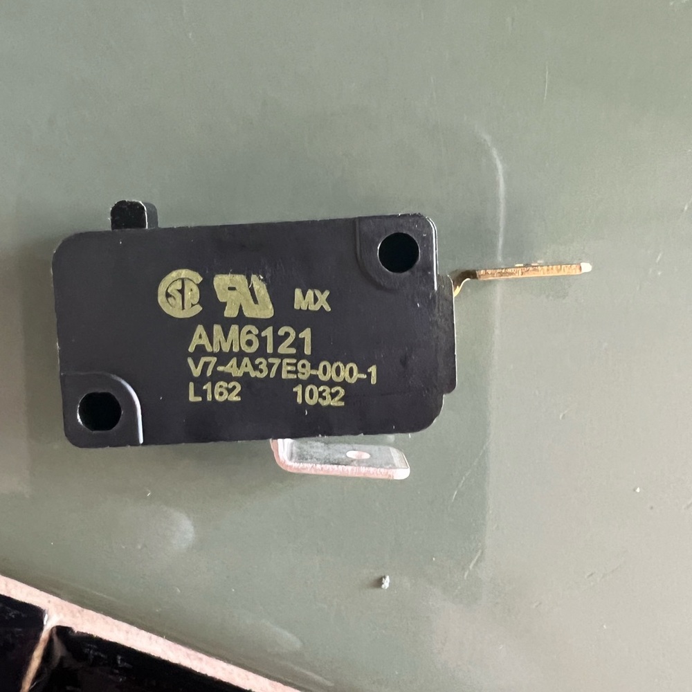 Pressure Switch V7-4A37E9-000-1